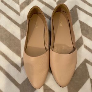 ALDO beige point toe flats, size 9